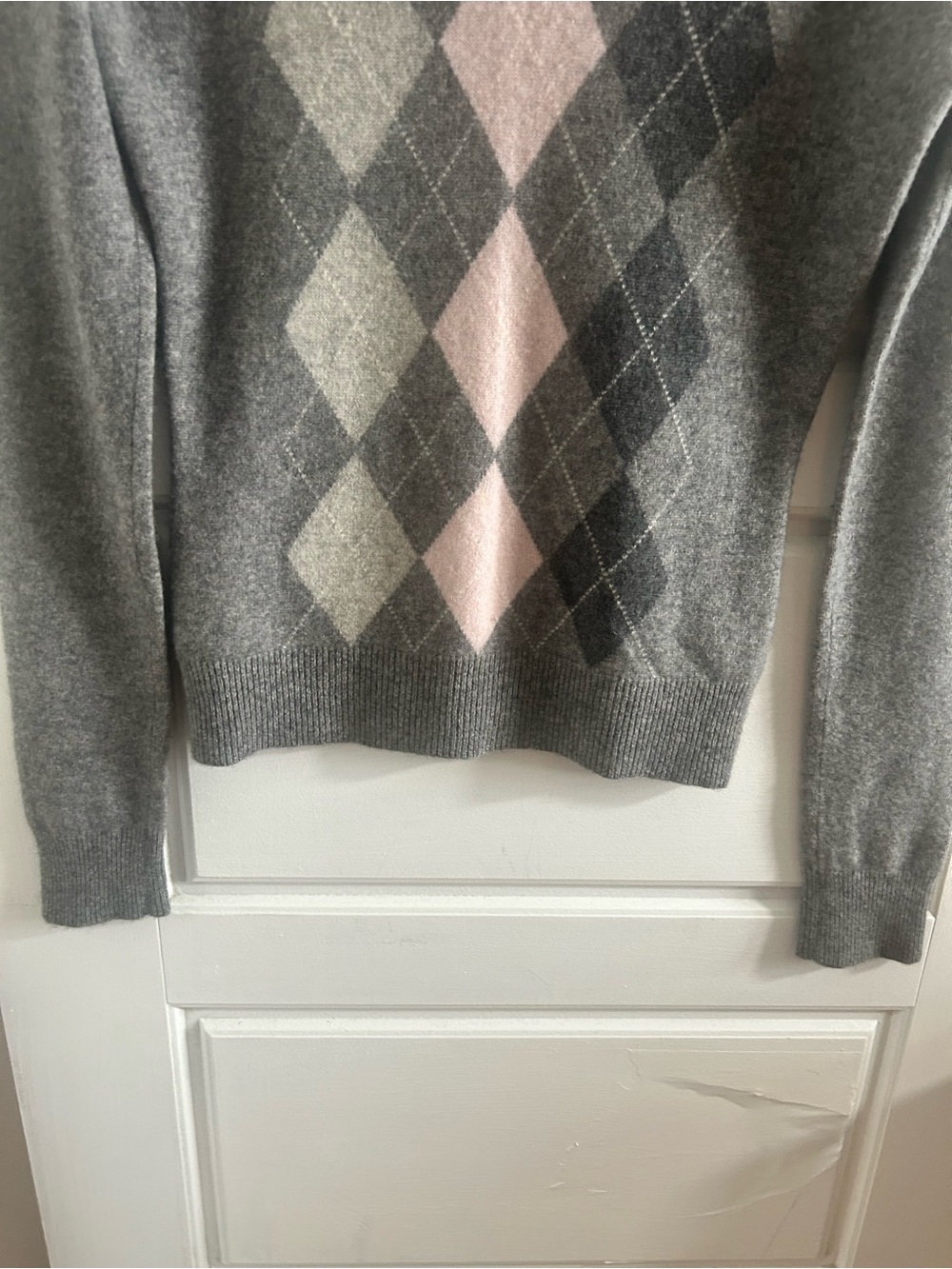 Apt. 9 100% Cashmere Argyle V-Neck Sweater Grey Pink Excellent Condition - Picture 4 of 8